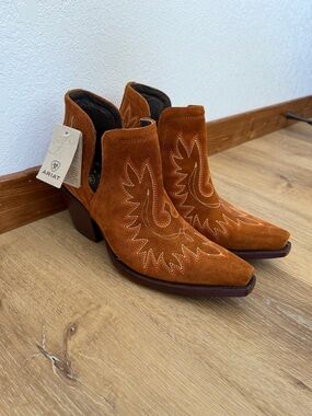 Ariat Women's Dixon Boots size 9